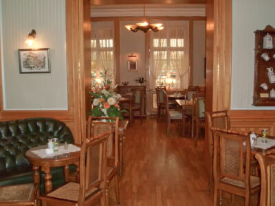 Restaurant & Cafe Ephraim's innenraum mit sofa