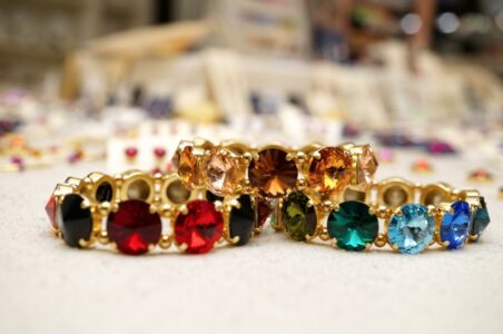 Schmuck & Kunsthandwerk bunter dekorierter schmuck