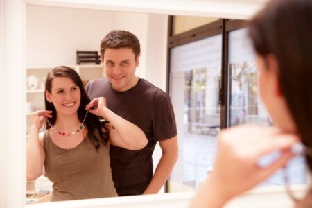 Schmuck & Kunsthandwerk kunden im geschäft