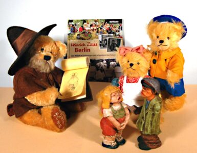 © Dr. Ursula Fellberg: Teddybären „Zille“ und „Berliner Jören“ 
sind aus der Serie „Alt-Berliner Originale“ (von Hermann Coburg)
von Teddy’s; alle gehören ebenso wie die Zille-Figuren
 zur Sammlung Fellberg