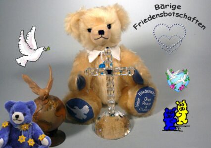 © Dr. Ursula Fellberg: Der „Friedensbär Give Peace a Chance” und der Club Bär 2022 „Kleiner Sternenhimmel“ sind von Hermann Coburg