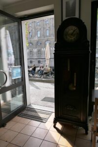 heidis café eingang des cafés