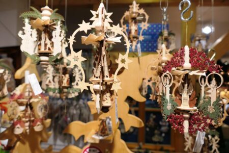 erzgebirgischer weihnachtsmarkt holzkunst