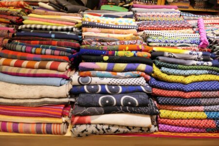 kashmir boutique viele bunte schals