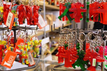 kleines maerchen anhänger mit bären und ampelmännchen