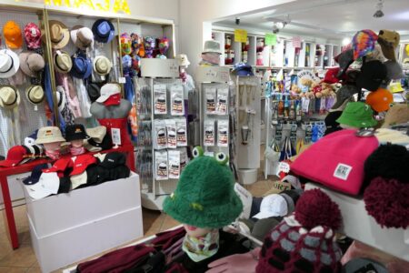 lily maja hüte und bunte mützen