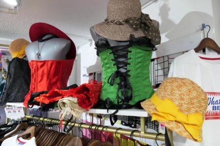 lily maja bunte corsagen und hüte