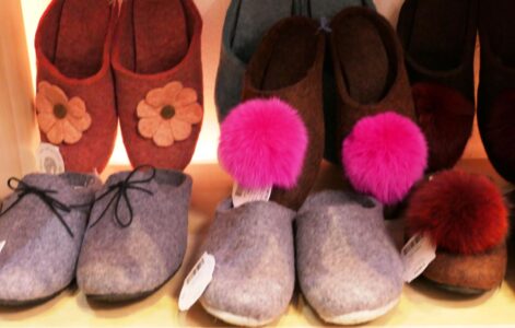 mongolian green labels bunte hausschuhe