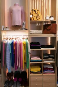 mongolian green labels textilien im regal