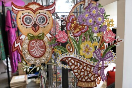 vietnamesische stickkunst anhänger deko mit eulen