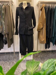 valeri mode schwarzes outfit