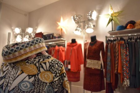 pramo dekorierte textilien auf puppen