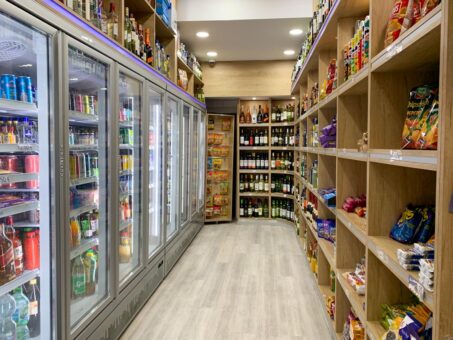 azem spätkauf kühlabteilung mit getränken und snacks