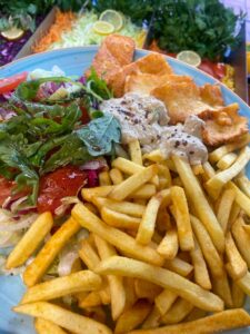 azem bistro orientalisches gericht und pommes