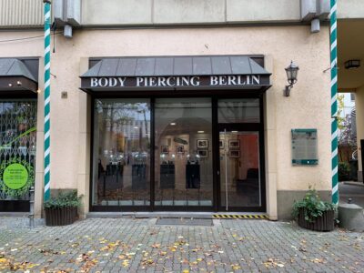 body piercing laden von aussen