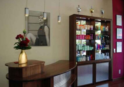 haartick empfangstresen aus holz