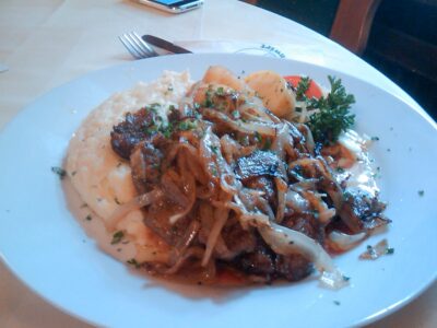 paddenwirt tellergericht mit kartoffelpürree