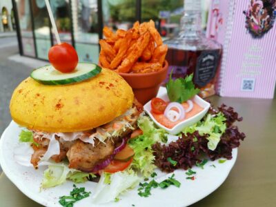 wilde matilde burger mit süsskartoffelpommes