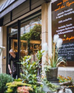 cafe zur alten zicke aussenbereich mit dem eingang