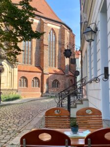 kaffeestube aussenbereich an der nikolaikirche