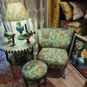 restaurierte möbel alice im wunderland bei Raumausstatter fröhlich wohnen in Berlin-Mitte