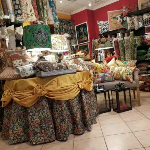 innenansicht des geschäfts Raumausstatter fröhlich wohnen in Berlin-Mitte