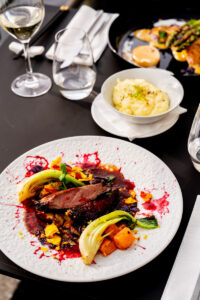 angerichteter teller im Restaurant Moon Exquisite in Berlin Mitte