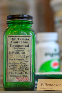 alte pillendose im hanf museum berlin