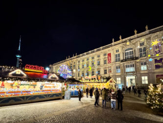 Weihnachtsmarkt Wintermarkt Schloßplatz am Humboldt Forum Weihnachtsmarkt Wintermarkt Schloßplatz am Humboldt Forum
