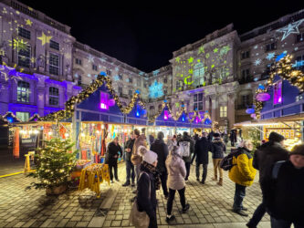 Weihnachtsmarkt Wintermarkt Schloßplatz am Humboldt Forum Weihnachtsmarkt Wintermarkt Schloßplatz am Humboldt Forum